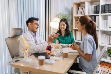 Fototapeta premium Team of doctors and nurses collaborating in a clinical environment, reviewing treatment options and sharing medical opinions to provide effective patient-centered healthcare solutions.