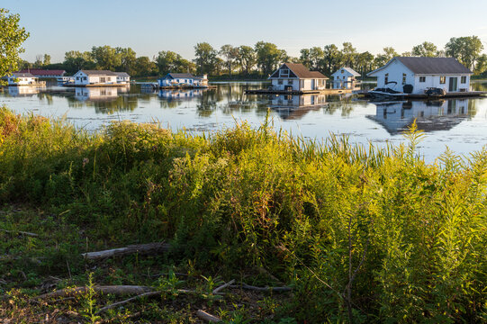 Floating homes, Presque Isle Houseboats in Erie, PA