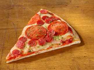 Salami Pizza Slice, Pizza, Mozzarella, geschmolzen, Peperoni