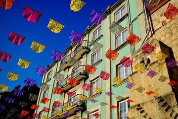 Obraz premium Festive Papel Picado Over Green Building (Oaxaca de Juarez, Mexico) 