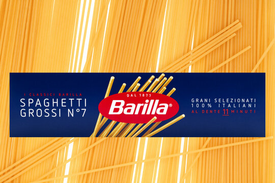 Barilla Spaghetti Grossi n7,pack of pasta,Italian brand product against Spaghetti Grossi background.
