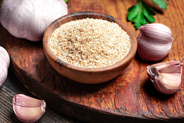 Garlic Powder and garlic cloves