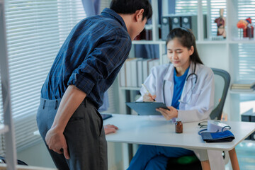 The physician provides medical advice on hemorrhoidal pain.