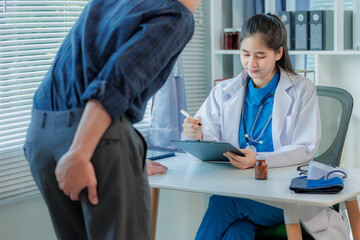 The physician provides medical advice on hemorrhoidal pain.