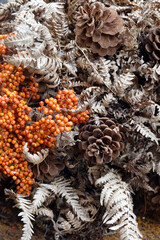 Herbstliches Arrangement mit Trockenpflanzen in Naturfarben - autumnal arrangement of dried plants in natural colours