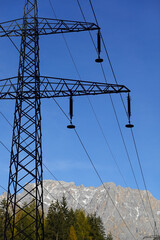 Hochspannungsleitung in den Bergen - high voltage line in the mountains 