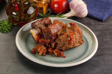 Baked beef ribs with vegetables