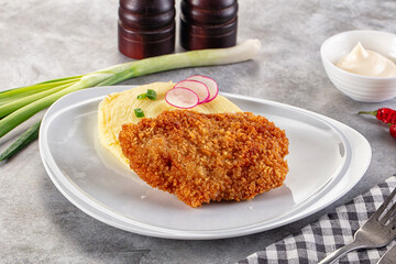 Chicken schnitzel with mashed potatoes