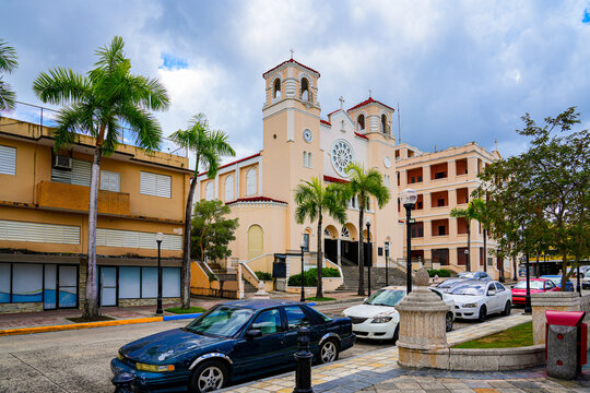 Catedral Dulce Nombre de Jes&uacute;s (Sweet Name of Jesus Cathedral) in Caguas, Puerto Rico, as seen from Plaza Palmer