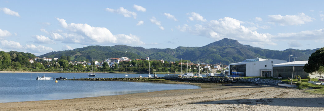 Fontarrabie (Hondarribia)  village espagnol situ&eacute; en face d'Hendaye &agrave; la fronti&egrave;re Espagnole