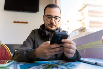 Freelance programmer working remote job in cafe