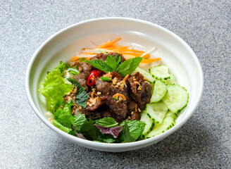 Vietnamese grilled beef salad bowl with lemonnl. A delicious, vibrant meal bursting with fresh veggies, herbs and savory beef. Perfect lunch or dinner.