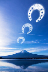 年賀状素材　「逆さ富士」と「ヒヅメの形の雲」
