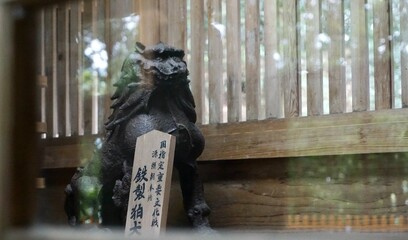高千穂神社鉄製狛犬（左）