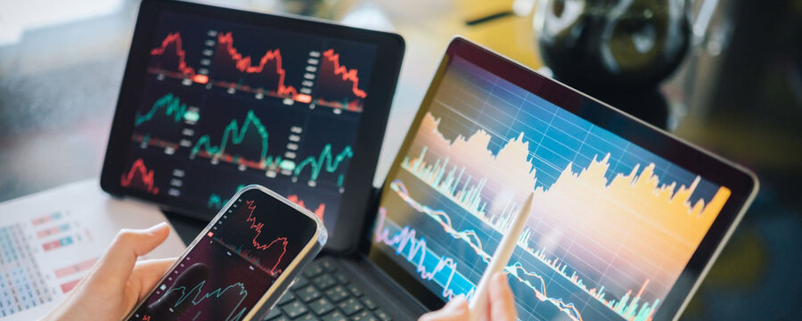 Analyzing financial data on multiple devices for investment decisions