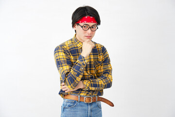 アキバ系の男性　悩む　白背景