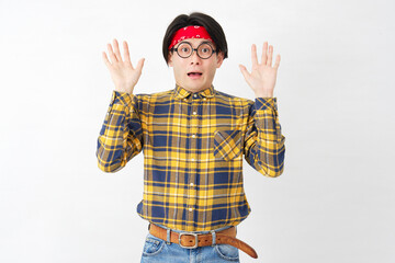 アキバ系の男性　驚く　白背景　カメラ目線