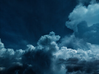 Obraz premium Dark sky composed of purple, blue, pink for graphic design or wallpaper.