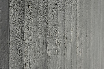 Struktur einer Sichtbetonwand mit Licht und Schatten in D&uuml;sseldorf, Deutschland