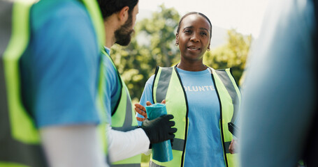 Obraz premium Volunteer, discussion or people in park with trash bag, group or instruction in litter campaign. Environment, coordination or NGO outdoor with collaboration, guidance or cleanup for earth day project