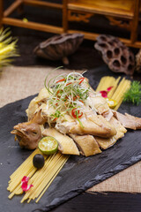 Cantonese poached chicken