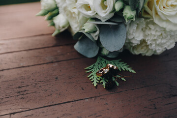  Elegant summer bouquet on wood
