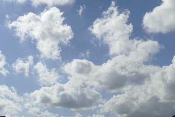 Weisse Quellwolken, Blauer Himmel, Deutschland