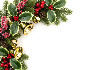 [Generative AI] 크리스마스 홀리 장식과 황금 종의 코너 배경