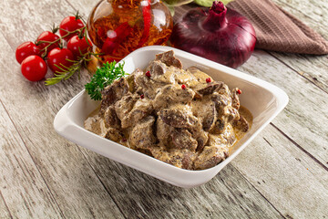 Stewed chicken liver with cream