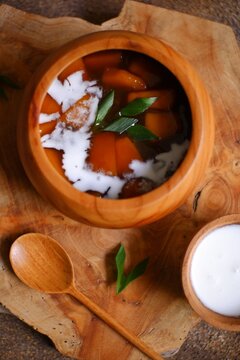 A bowl of tapioca porridge or jenang pati in Bahasa 