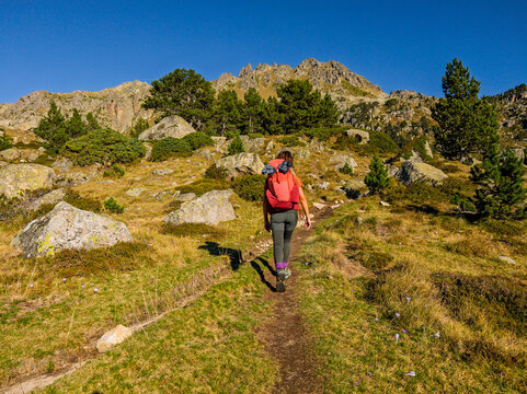 Hiking in the Ruda Valley, towards the Saboredo refuge, Aig&uuml;estortes National Park, Alto Ar&aacute;n, Lleida, Catalonia, Spain