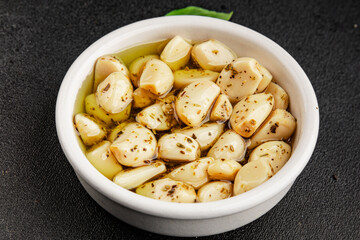 Garlic slices in flavored oil roasted garlic slice in oil fast food natural tasty appetizer fresh delicious gourmet food background on the table rustic top view copy space vegetarian or vegan food
