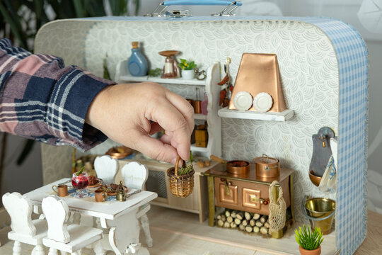 retro-style miniature dollhouse scale kitchen roombox with handcrafted furniture, dishes and utensils, miniature enthusiasts