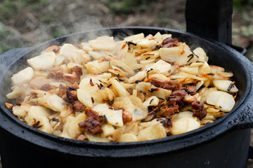 Potatoes are fried on the grill
