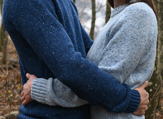 abbraccio maglia lana  maglieria maglione 