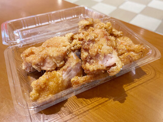 ジューシーな鶏の唐揚げ