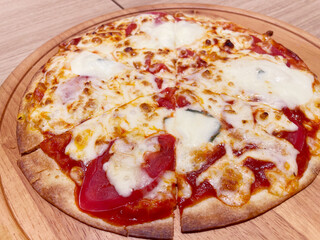 とろとろチーズのマルゲリータピザ