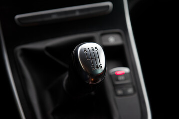 Levier de vitesse manuel de voiture en gros plan