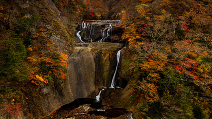 紅葉と袋田の滝　茨城　大子　絶景