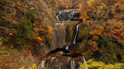 秋の袋田の滝　紅葉　絶景