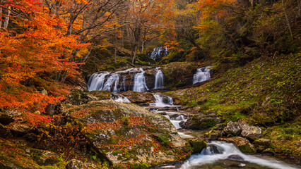 秋　紅葉と滝　江竜田の滝　福島　絶景