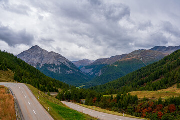 Naklejka premium Panoramic view of the Swiss Alps in autumn.