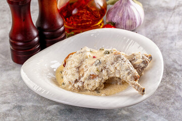 Roasted rabbit legs in cream sauce