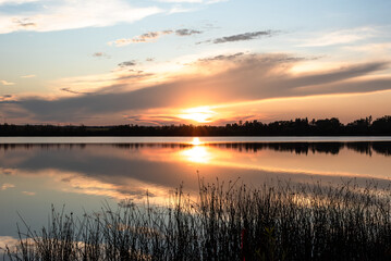 Obraz premium Peaceful summer sunset view at Lacombe Lake, Alberta