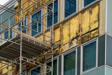 Fototapeta premium Building Facade Renovation: Scaffolding, Exposed Insulation, and Modern Windows