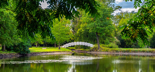 Die Chinesische oder auch Weiße Brücke im Wörlitzer Park, Gartenreich Dessau-Wörlitz, Wörlitz,...