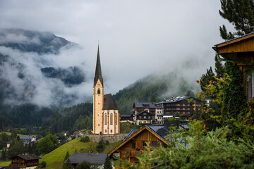 Kirche - Heiligenblut - Bergpanorama