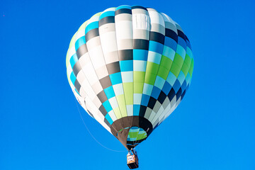 globo aerostático verde