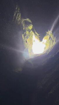 Aventura en la cueva la tronera, ubicada en Santander, Colombia
