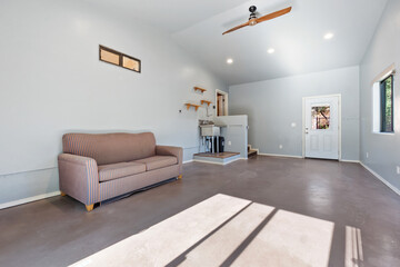Spacious Living Room with Modern Design and Natural Light